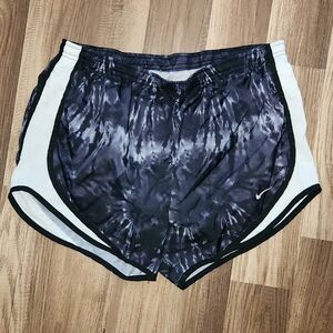 NIKE Athletic Running Shorts Size Small Black and White Tie Dye Print Dri Fit